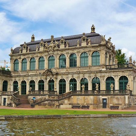 Grosses Apartment Im Zentrum Von Dresden, 2 Schlafzimmer, 2 Baeder, Balkon المظهر الخارجي الصورة