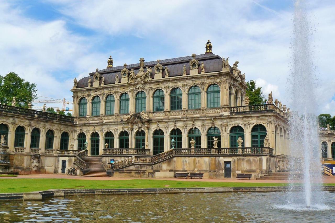 Grosses Apartment Im Zentrum Von Dresden, 2 Schlafzimmer, 2 Baeder, Balkon المظهر الخارجي الصورة